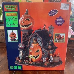 Lemax Spooky Town The Mad Pumpkin Patch. Orange and Black Accents